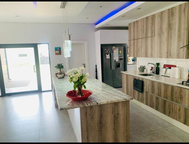 5 BEDROOM HOUSE FOR SALE IN HERON BANKS GOLF ESTATE